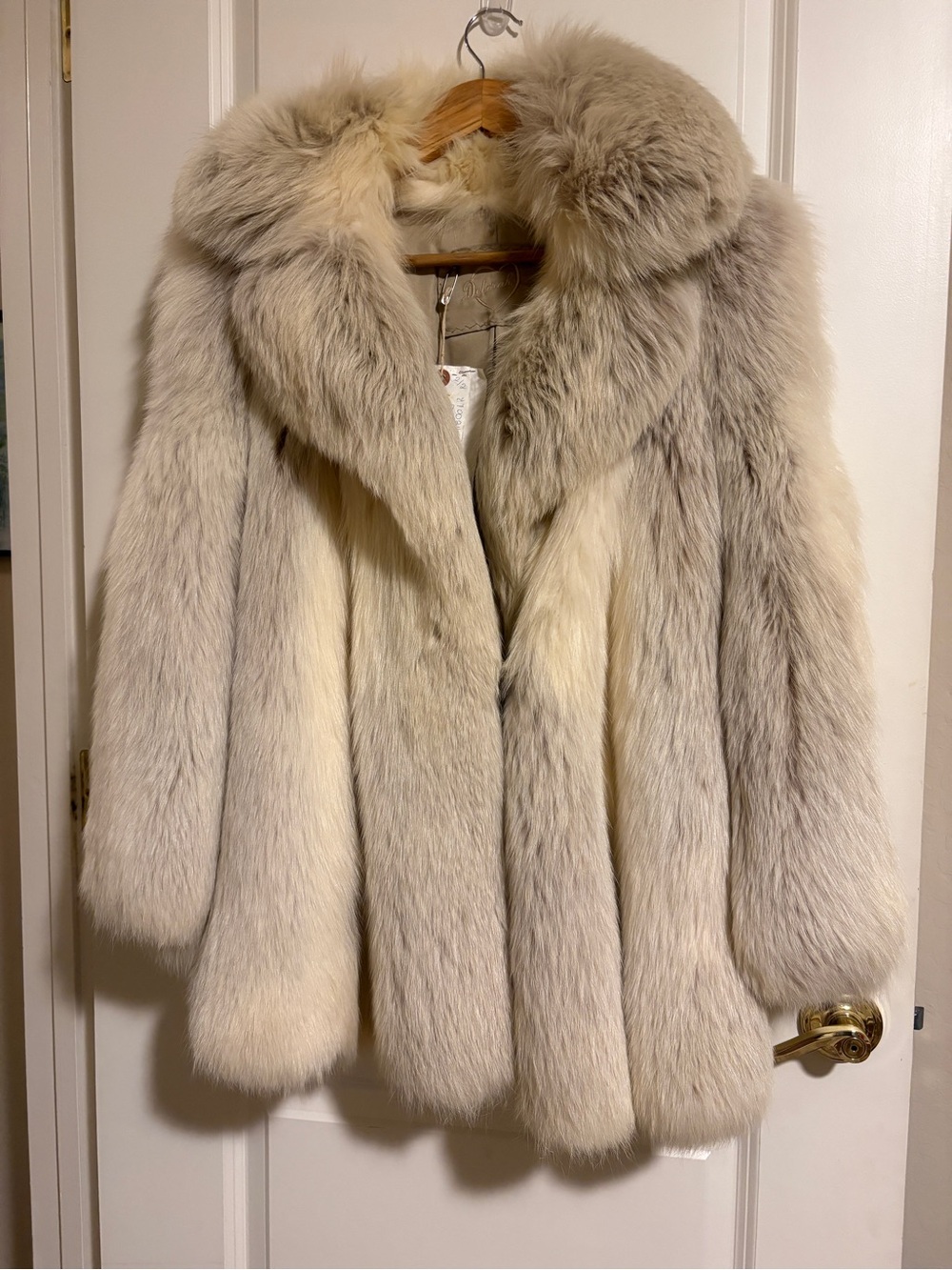 Vintage Genuine Fox Fur Coat – Ivory / Silver Frosted – Plush Statement Coat